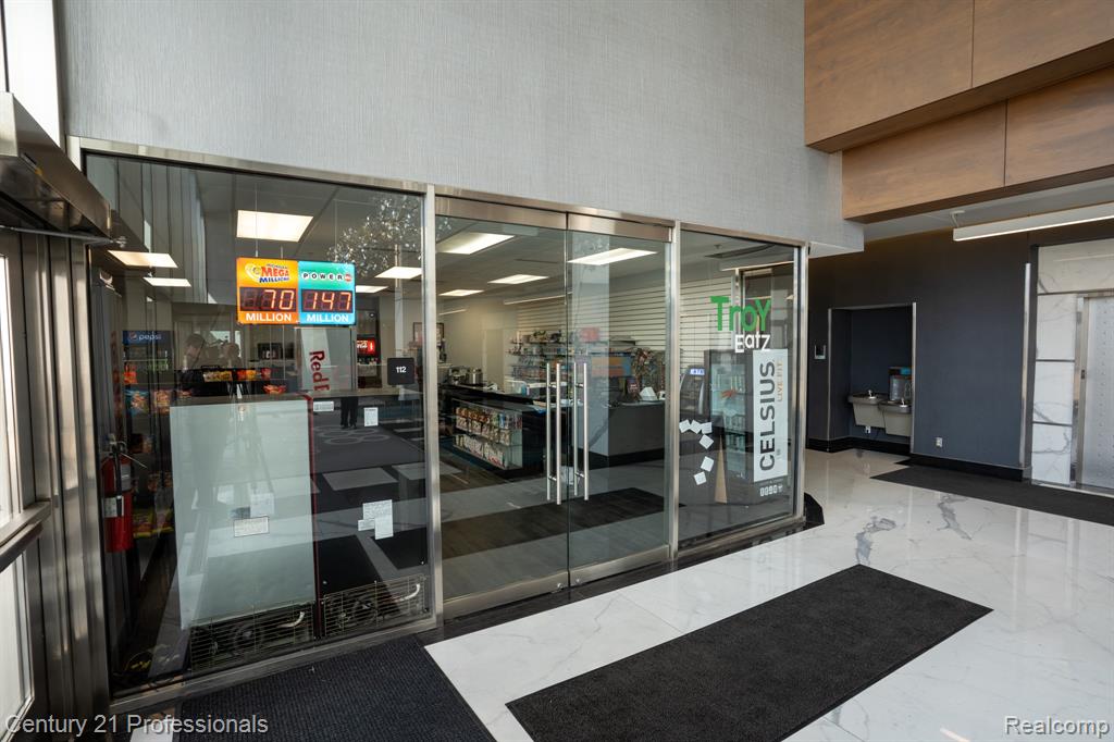 888 W Big Beaver - Troy Eatz Road, 112, Troy, MI 48084 — Photo 35