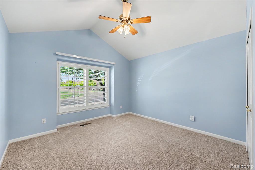 6670 Lexington Avenue S, Shelby Twp, MI 48317 — Photo 14