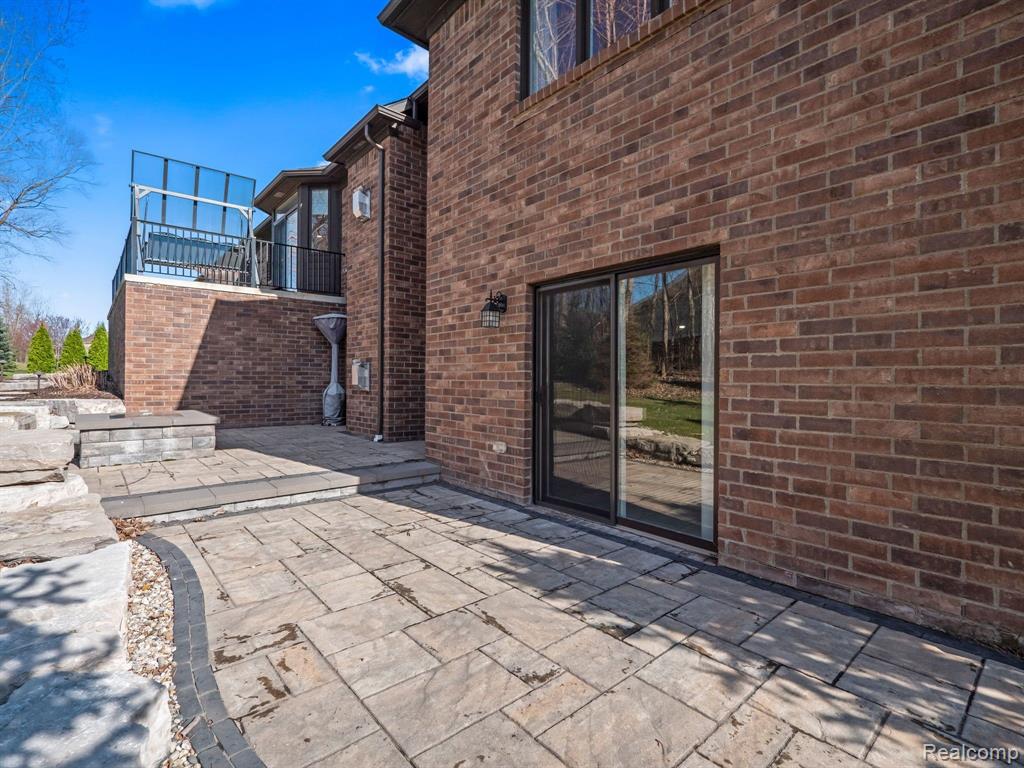 6470 CREEKSIDE Drive, Shelby Twp, MI 48316 — Photo 9
