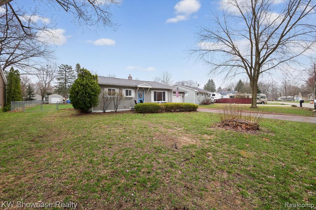 341 Rustic Circle, White Lake, MI — Photo 2
