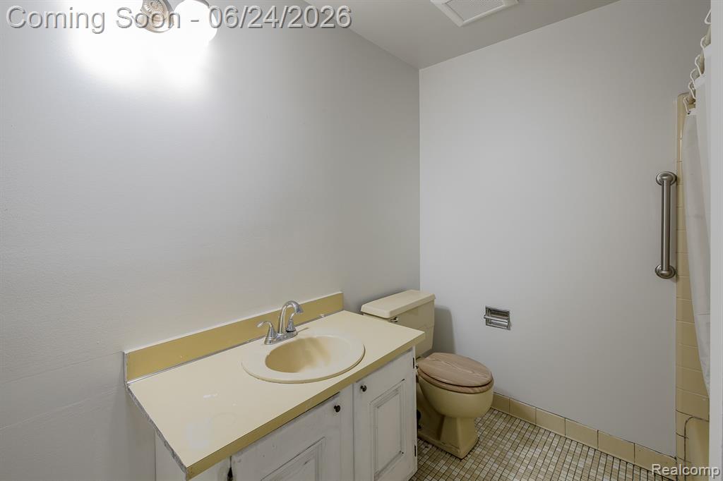 710 Basswood Drive, Rochester Hills, MI 48309 — Photo 35