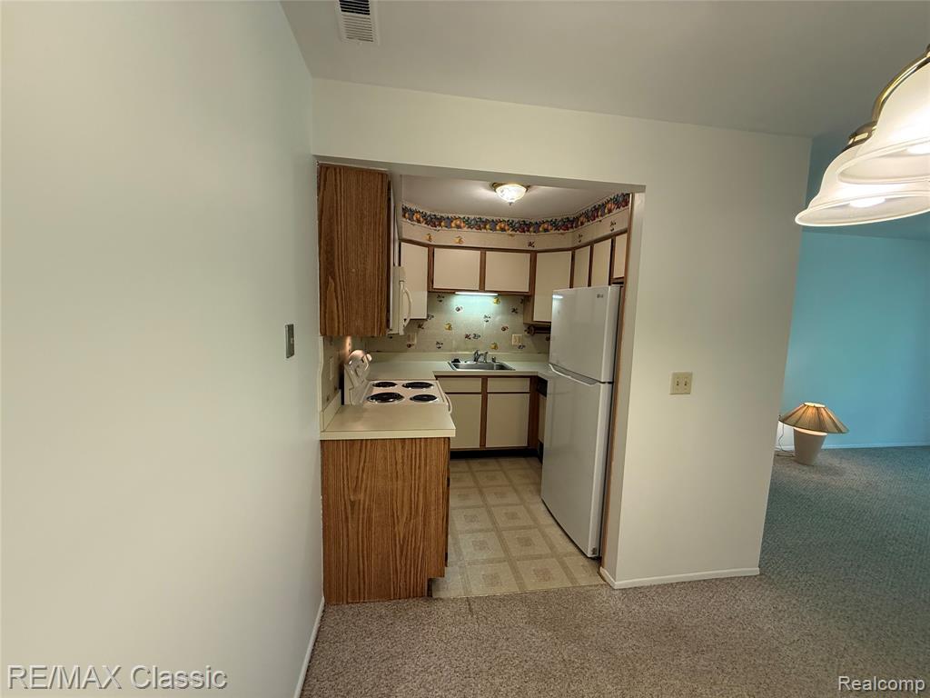 7806 Manor Circle, 103, Westland, MI — Photo 7