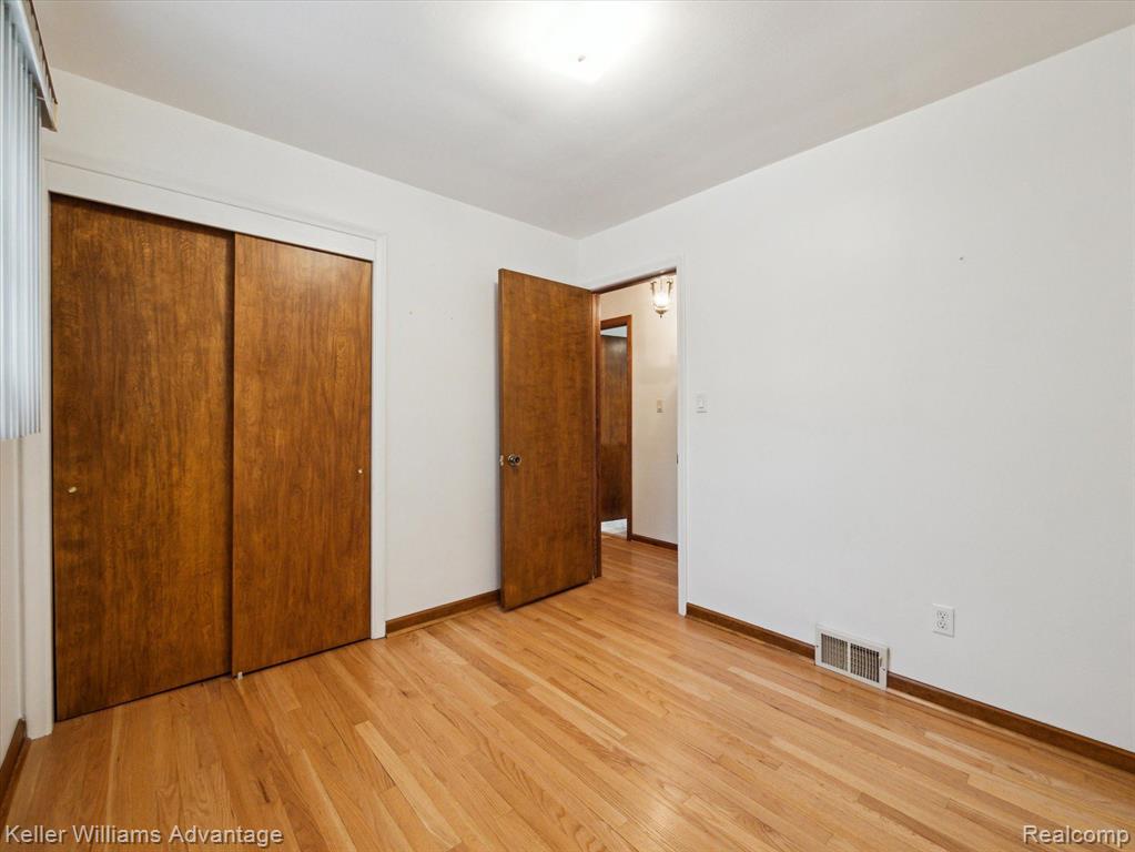 4217 MCKINLEY Street, Dearborn Heights, MI 48125 — Photo 16