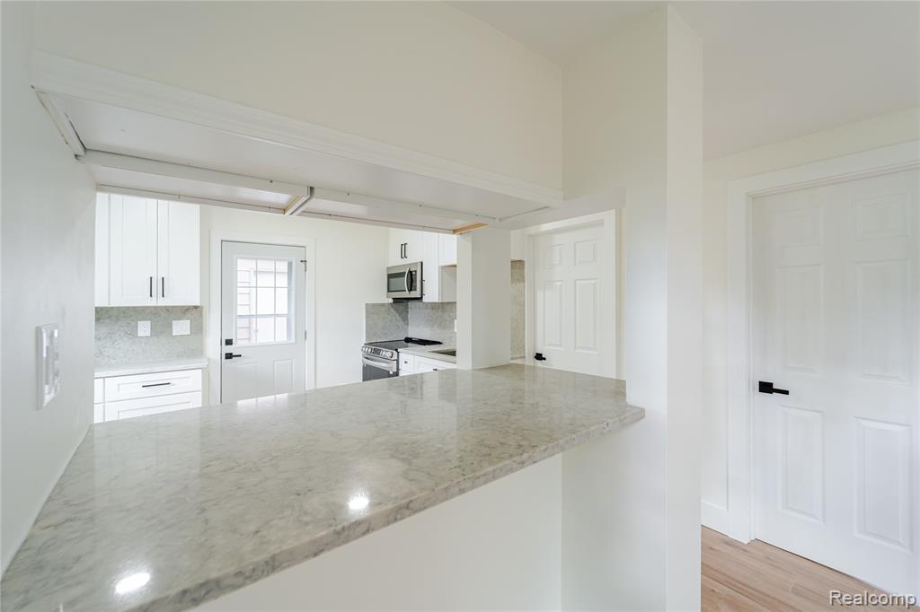 6194 Wilson Drive, Waterford, MI 48329 — Photo 4