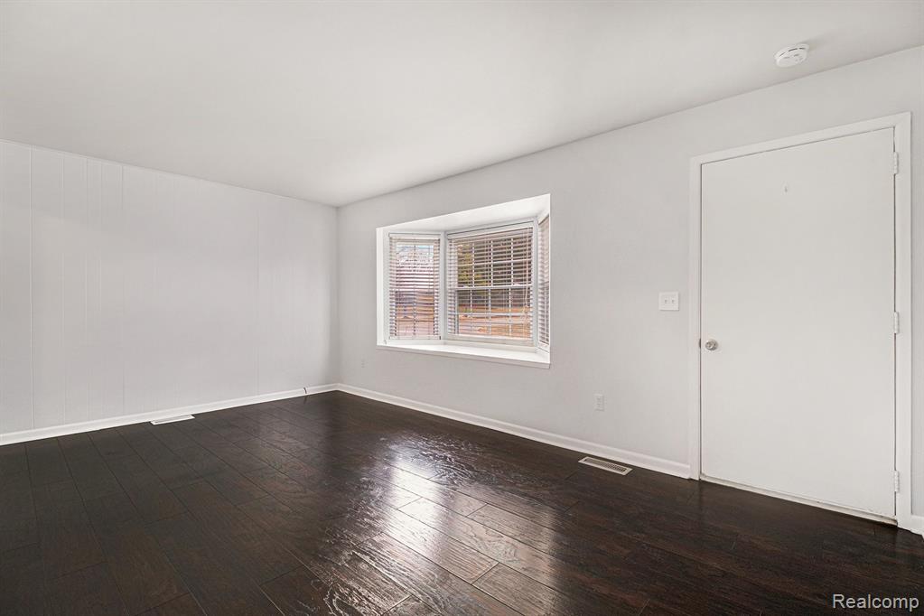 279 LAKE VILLAGE Drive, Walled Lake, MI 48390 — Photo 5