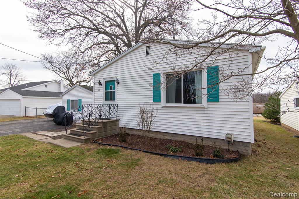 861 S LAKESIDE Drive, Michigan Center, MI 49254 — Photo 2