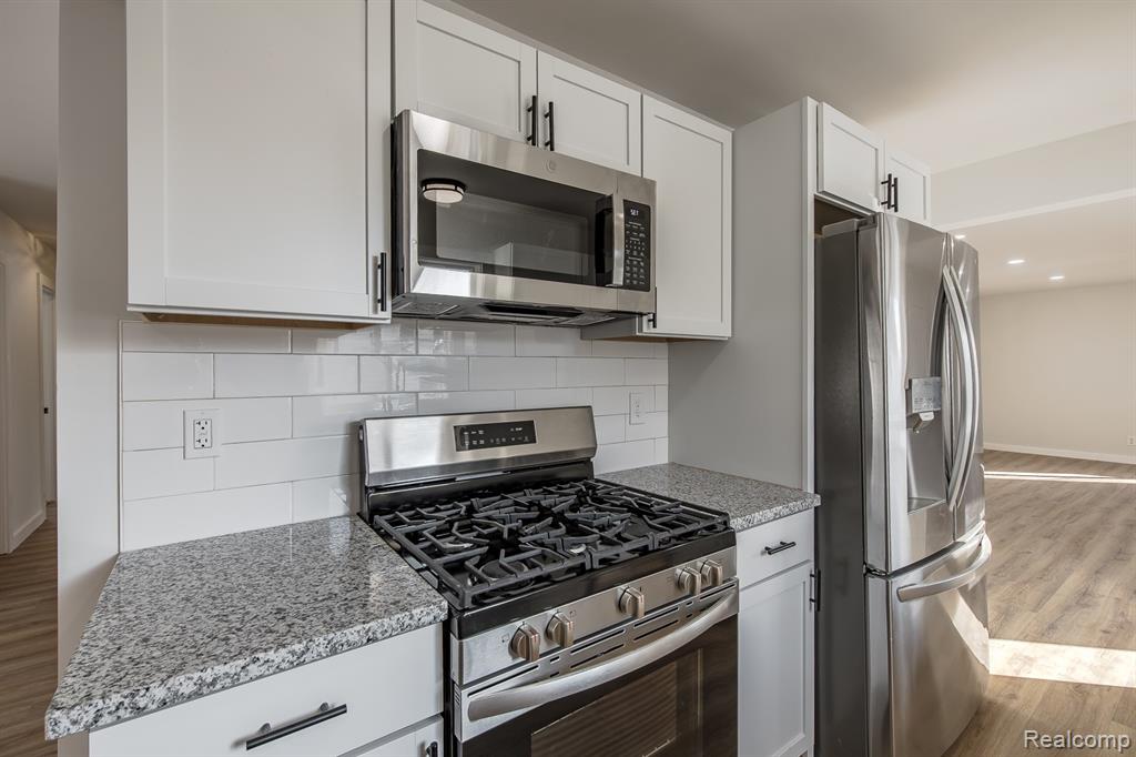 4075 Kempf Street, Waterford, MI 48329 — Photo 12