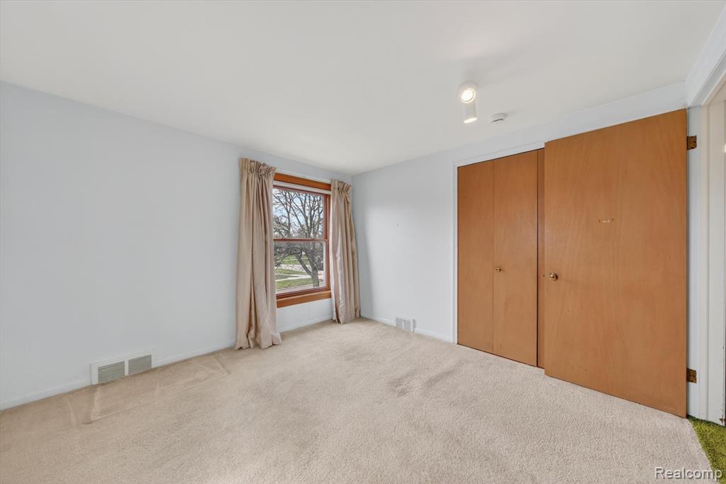21520 Goethe Ave, Grosse Pointe Woods, MI 48236 — Photo 24