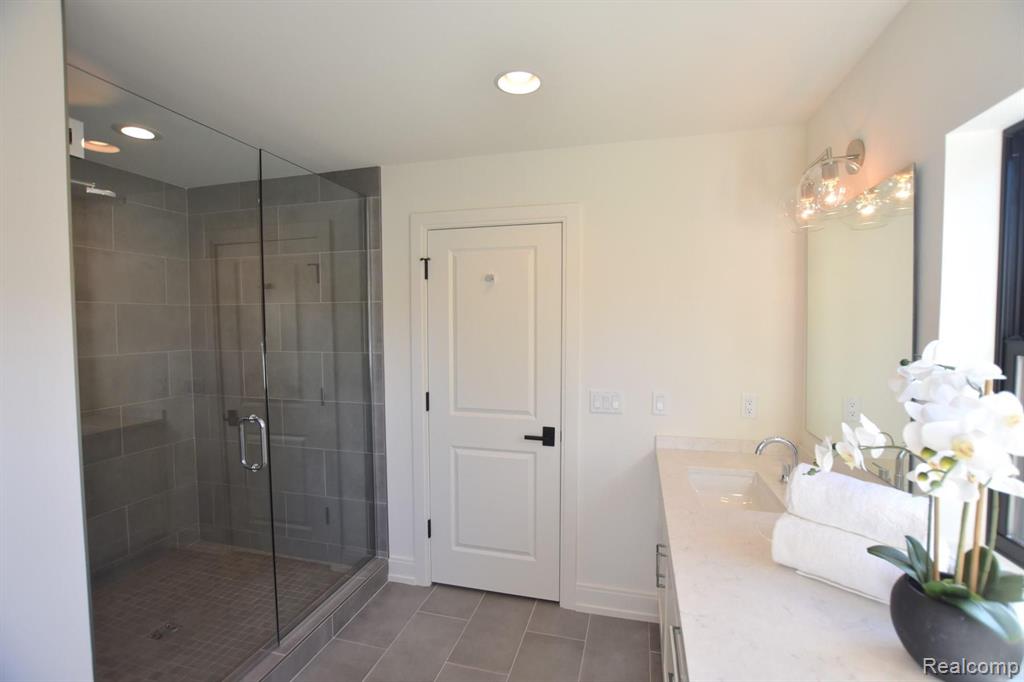 887 REDDING Road, Birmingham, MI 48009 — Photo 16