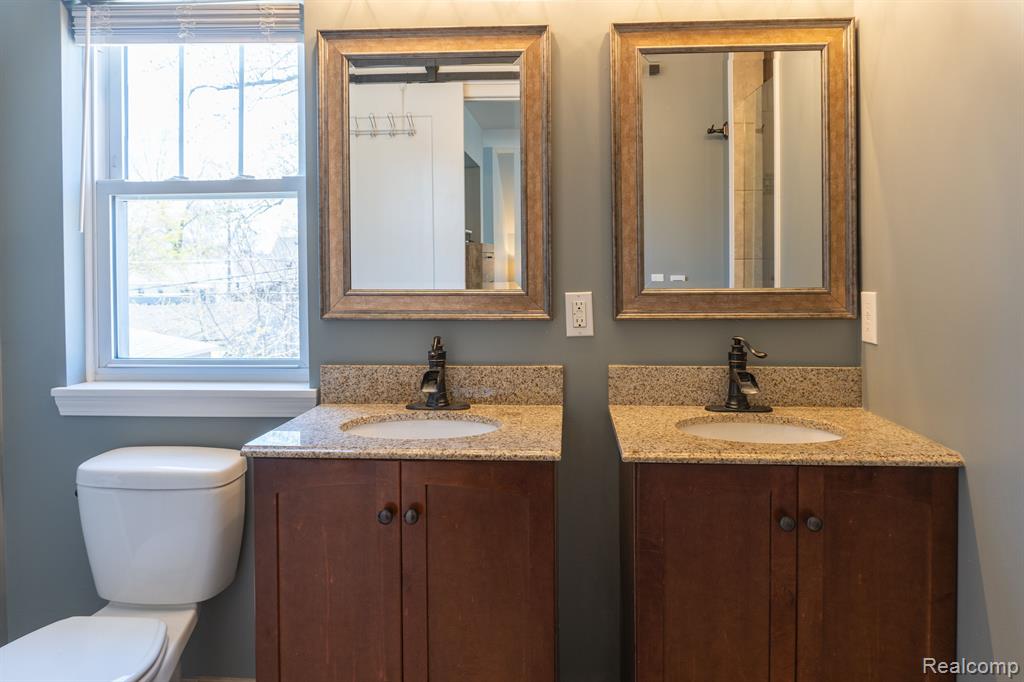 405 N MINERVA Avenue, Royal Oak, MI 48067 — Photo 25