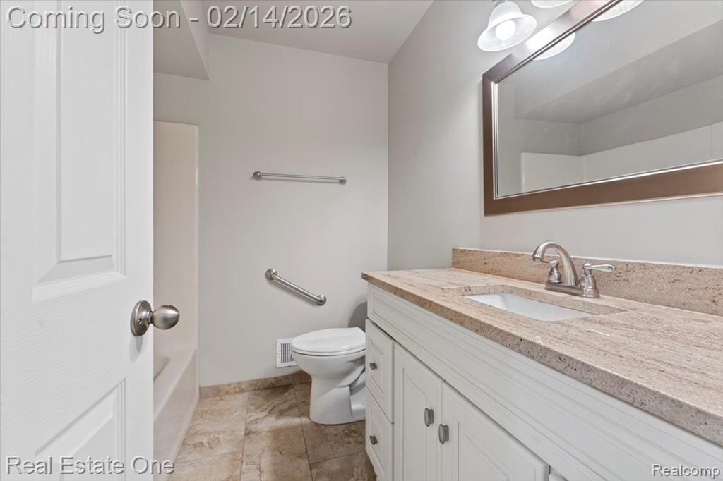 9883 Hawthorne Glen Drive, Grosse Ile, MI 48138 — Photo 12