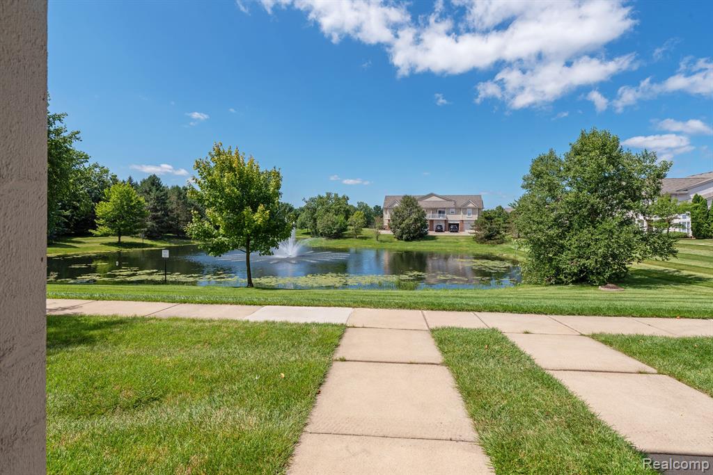 14105 ADDINGTON Drive, Commerce Twp, MI 48390 — Photo 4
