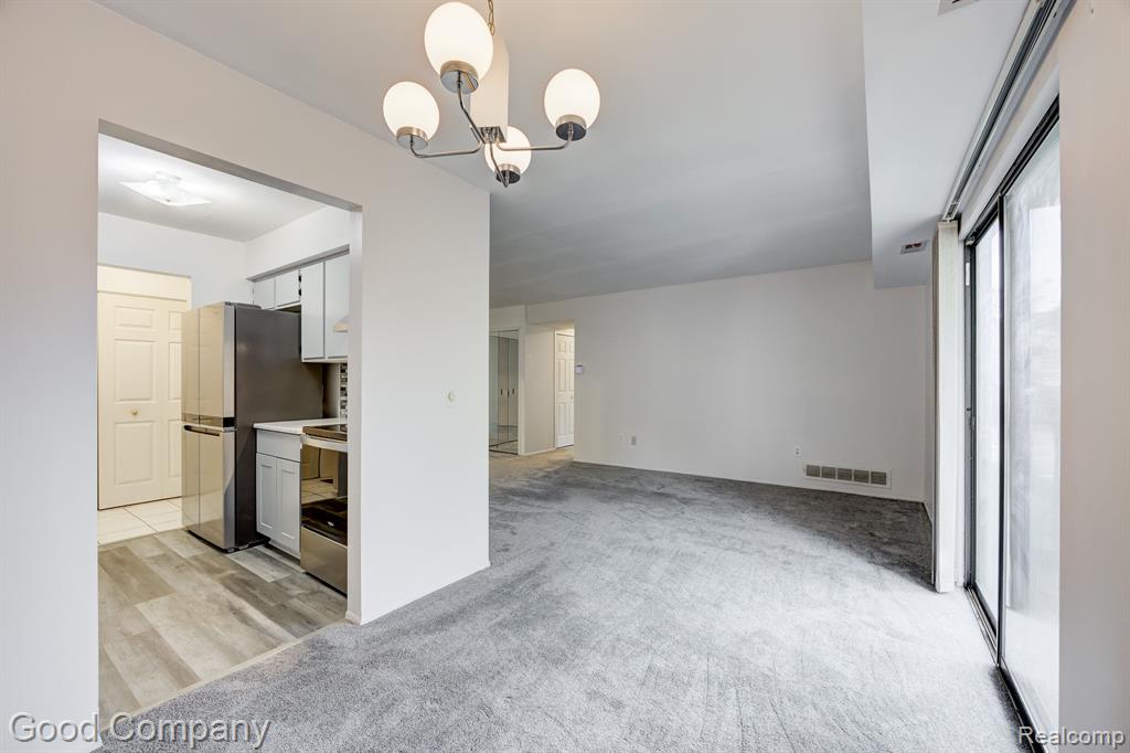 30056 W 12 MILE Road, 79, Farmington Hills, MI 48334 — Photo 8