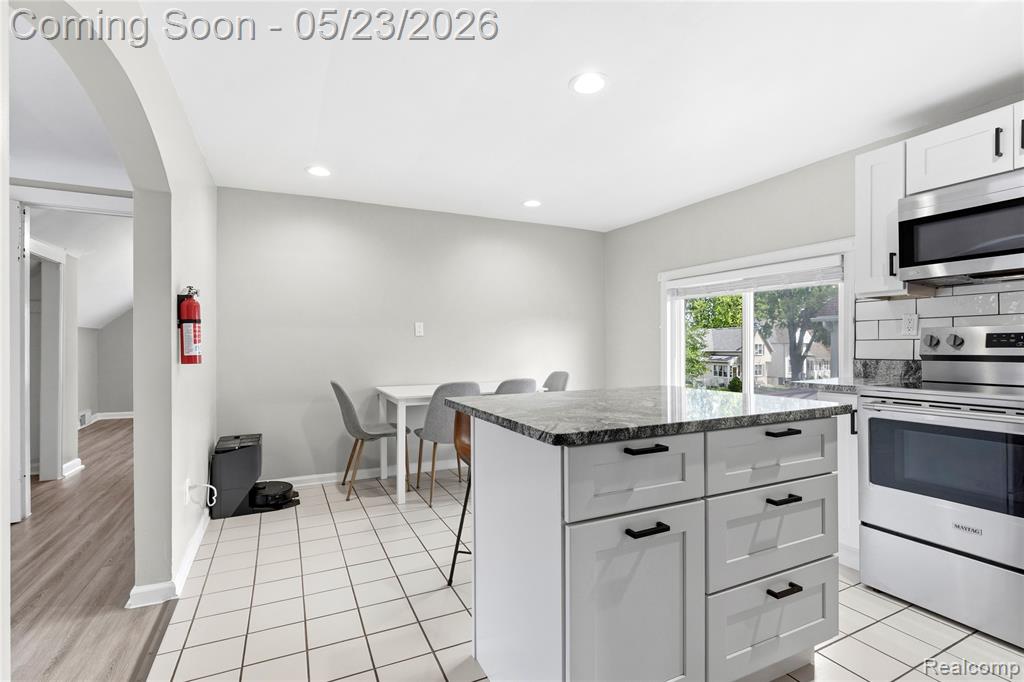 413 Chestnut Street, Wyandotte, MI 48192 — Photo 5