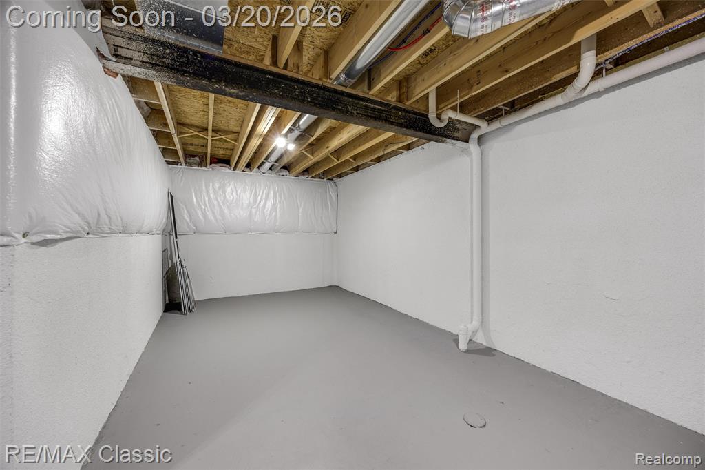 40548 Lenox Park Drive, Novi, MI 48377 — Photo 32