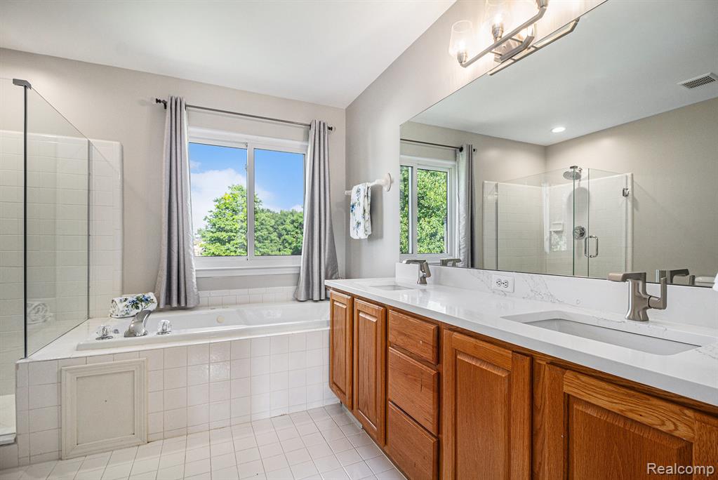 5270 Dillon Drive, White Lake, MI 48383 — Photo 29