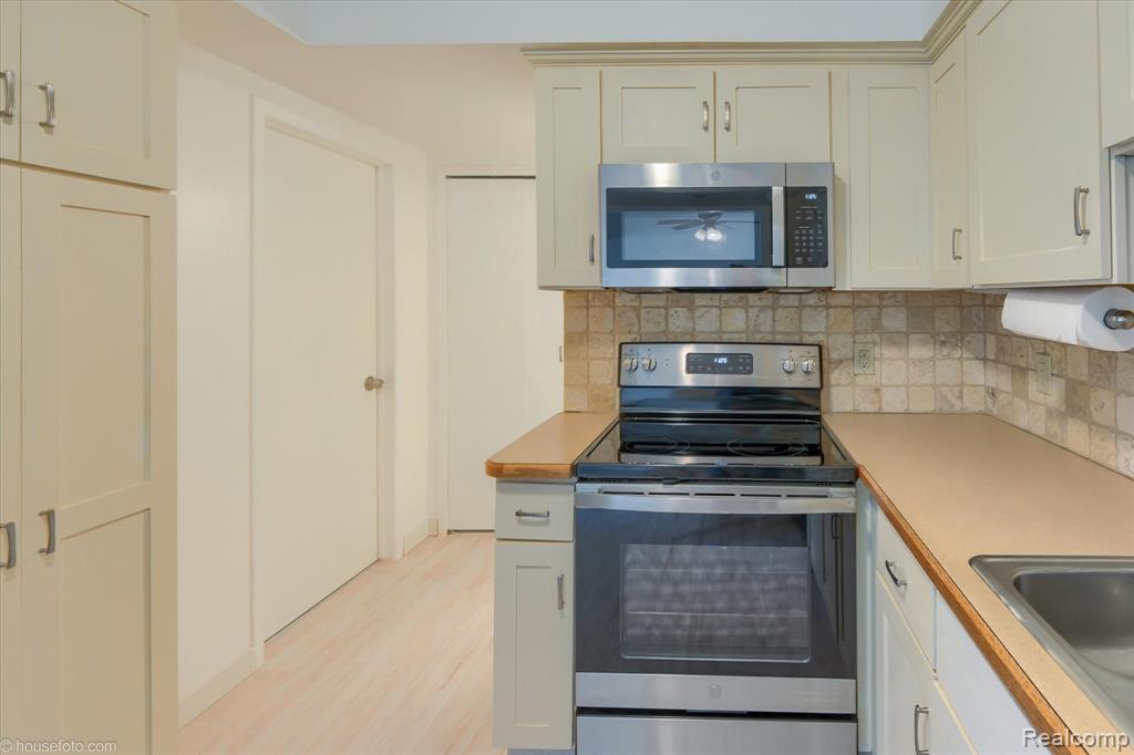 29780 City Center Drive, 3, Warren, MI 48093 — Photo 3