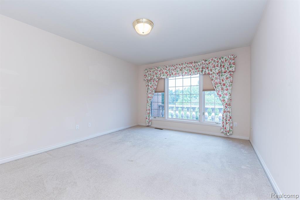 5003 HICKORY POINTE Drive, Orchard Lake Village, MI 48323 — Photo 58