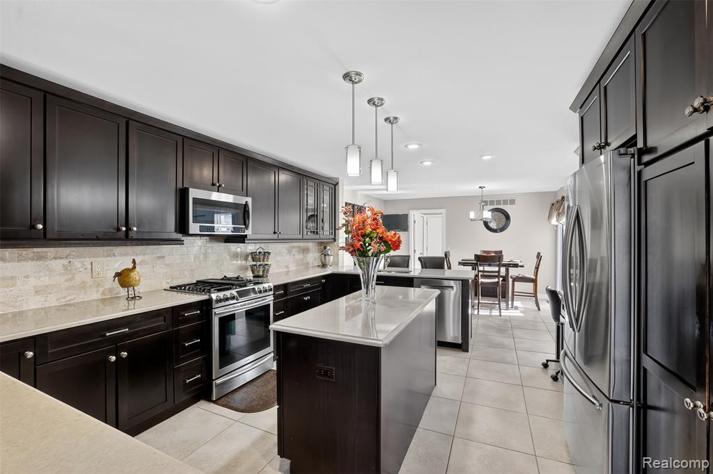 7328 Simsbury Drive, West Bloomfield, MI — Photo 9
