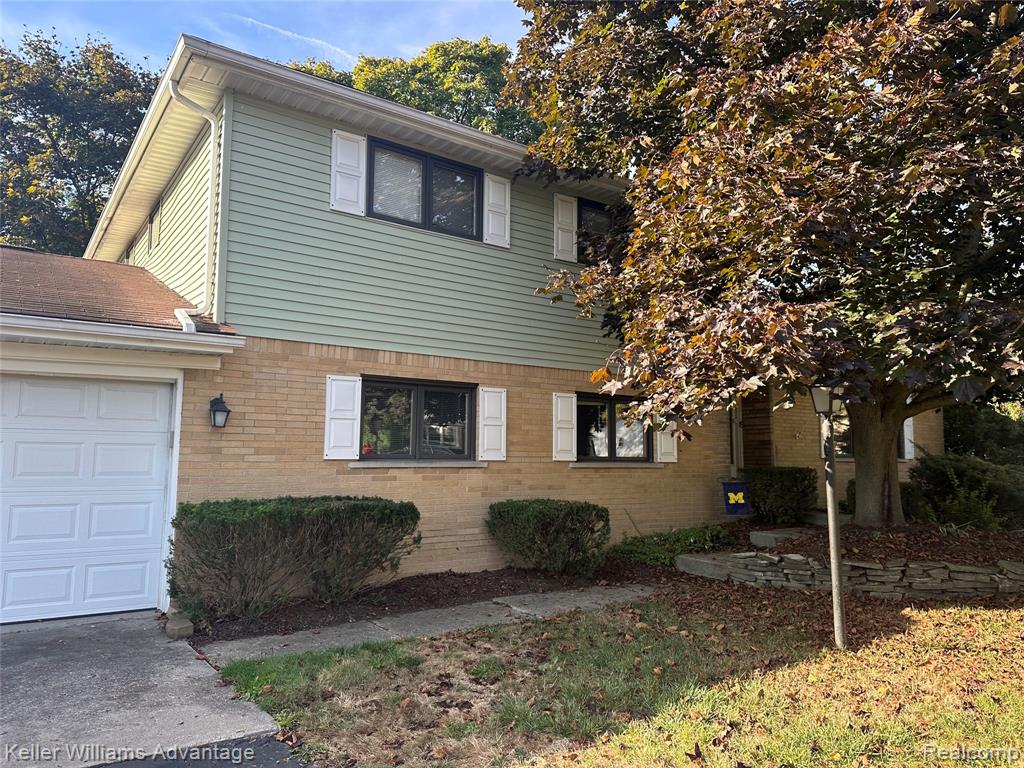 5529 Pembury, West Bloomfield, MI — Photo 2