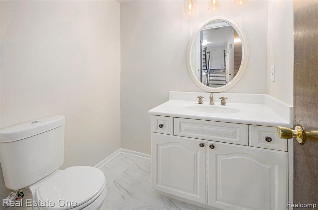 3092 LINDENWOOD Drive, Dearborn, MI 48120 — Photo 8