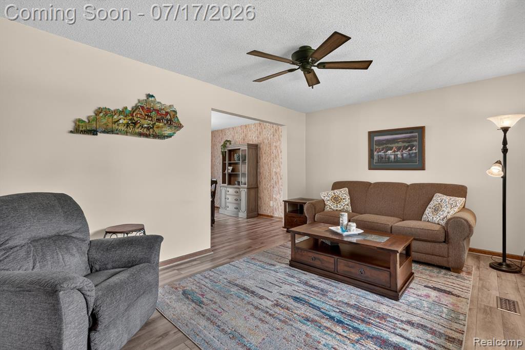 60309 Lamplighter Drive, New Hudson, MI 48165 — Photo 9
