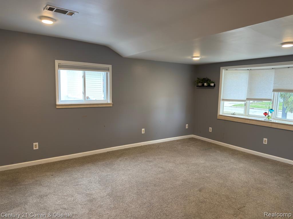 8320 Robindale Avenue, Dearborn Heights, MI 48127 — Photo 10