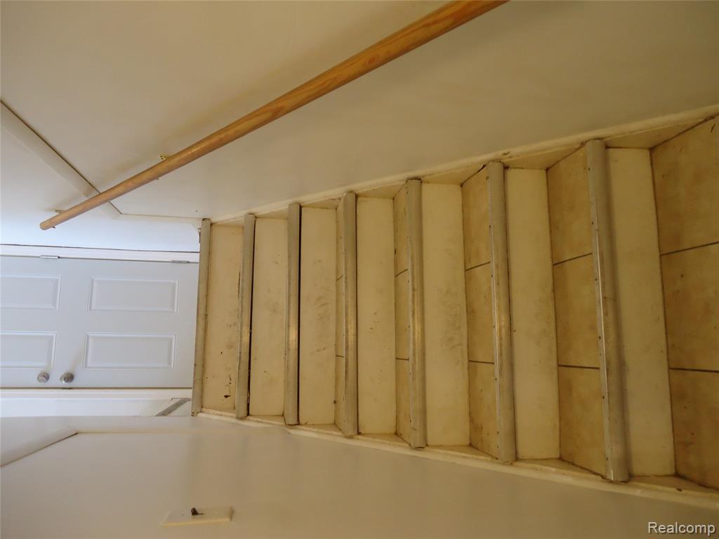 829 HUDSON Street, Wyandotte, MI 48192 — Photo 26