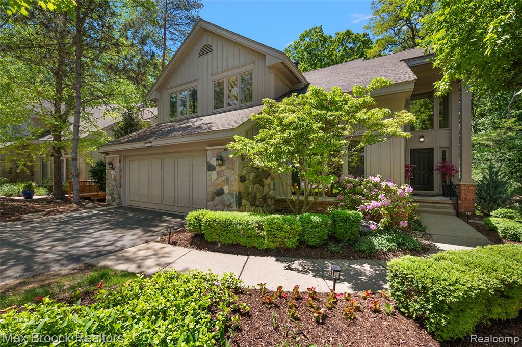 4872 Cliffside Drive, West Bloomfield, MI 48323 — front exterior