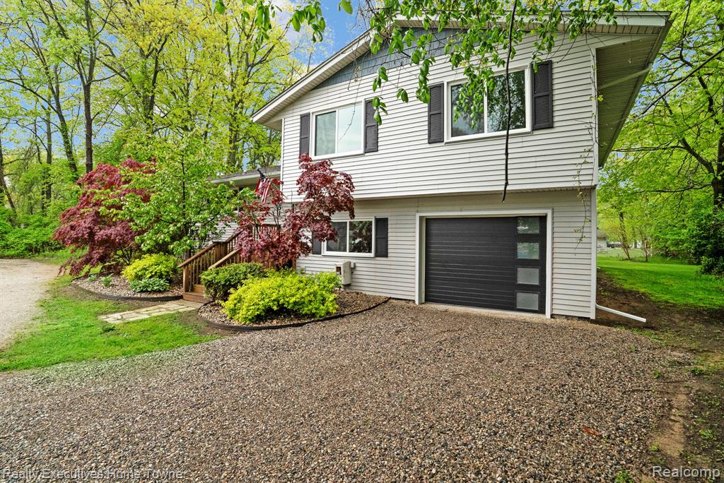 5851 Lakeshore Road, Fort Gratiot, MI 48059 — Photo 2