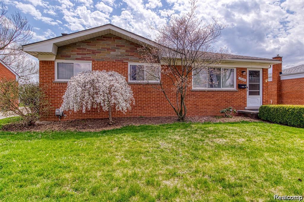 13194 Burgundy Avenue, Warren, MI 48089