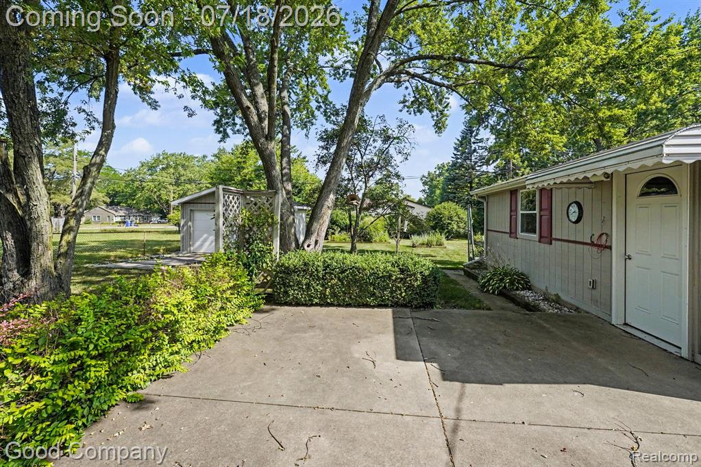 6284 Woodsdale Drive, Grand Blanc, MI 48439 — Photo 13