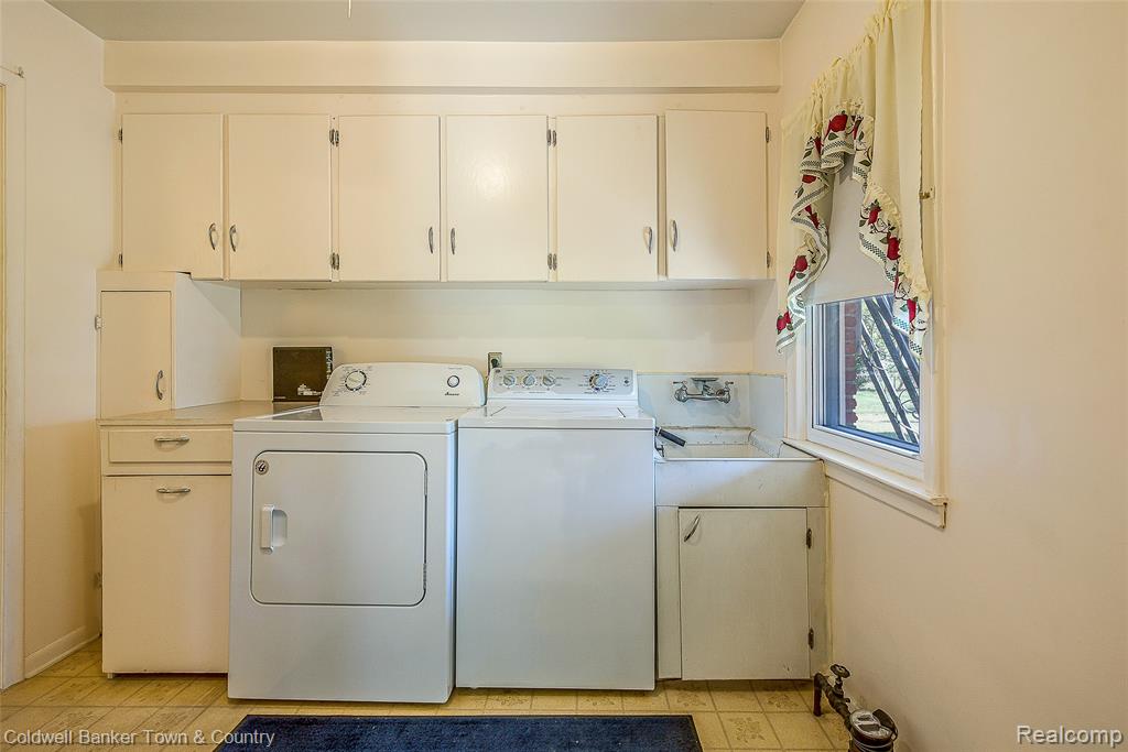 32297 Warren Road, Garden City, MI — Photo 22