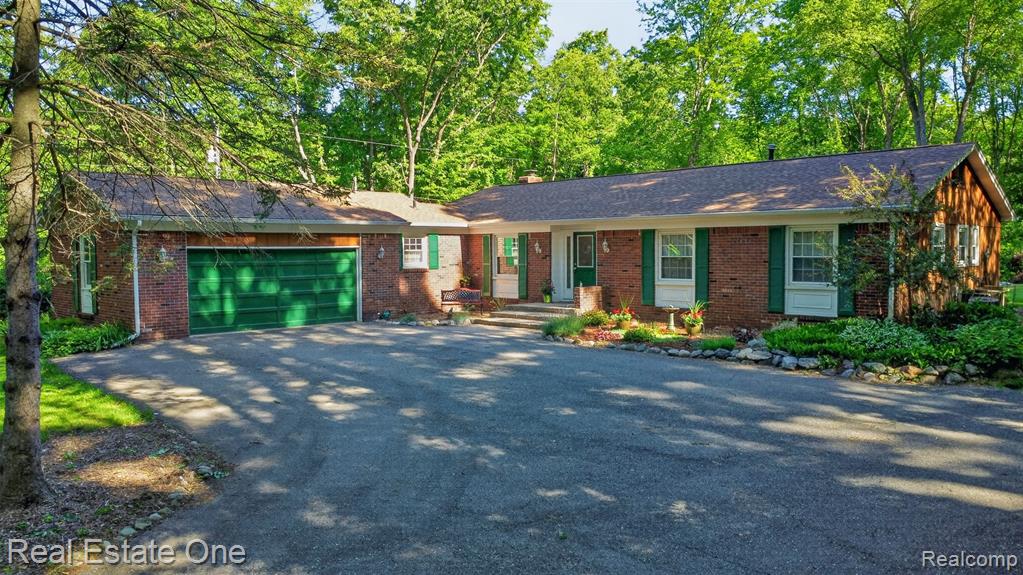 5466 Grange Hall Road, Holly, MI 48442