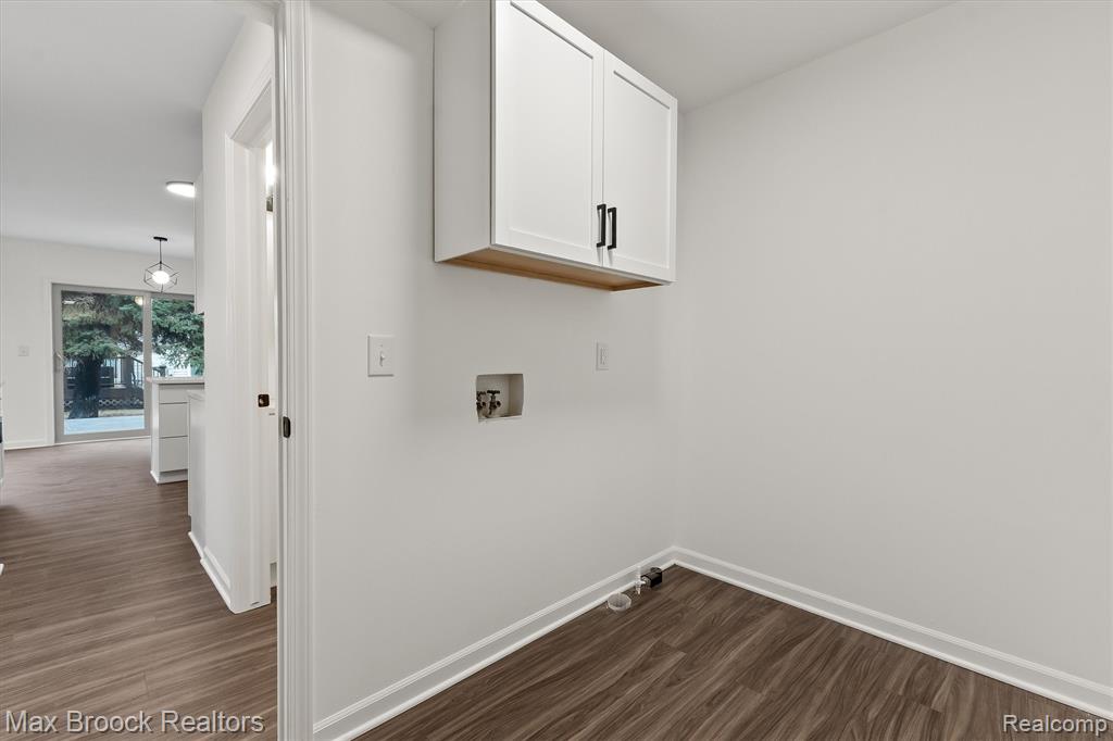 24530 Pineview Street, Oak Park, MI 48237 — Photo 18