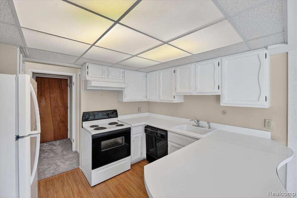 18268 University Park Drive, Livonia, MI, 48152