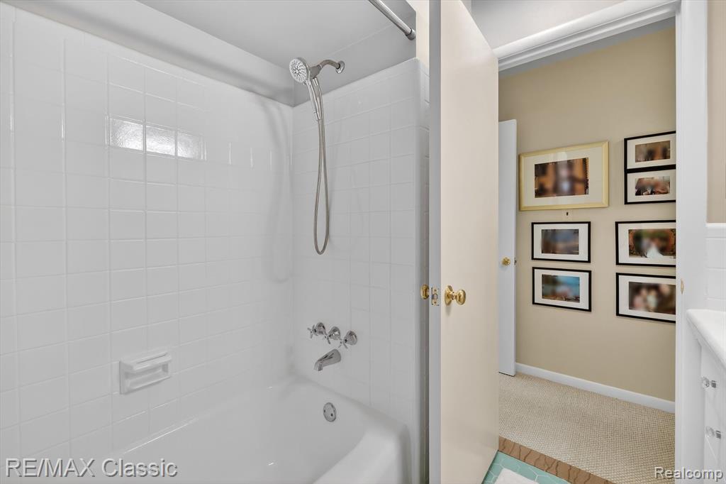 4731 Pickering Road, Bloomfield Hills, MI 48301 — Photo 35