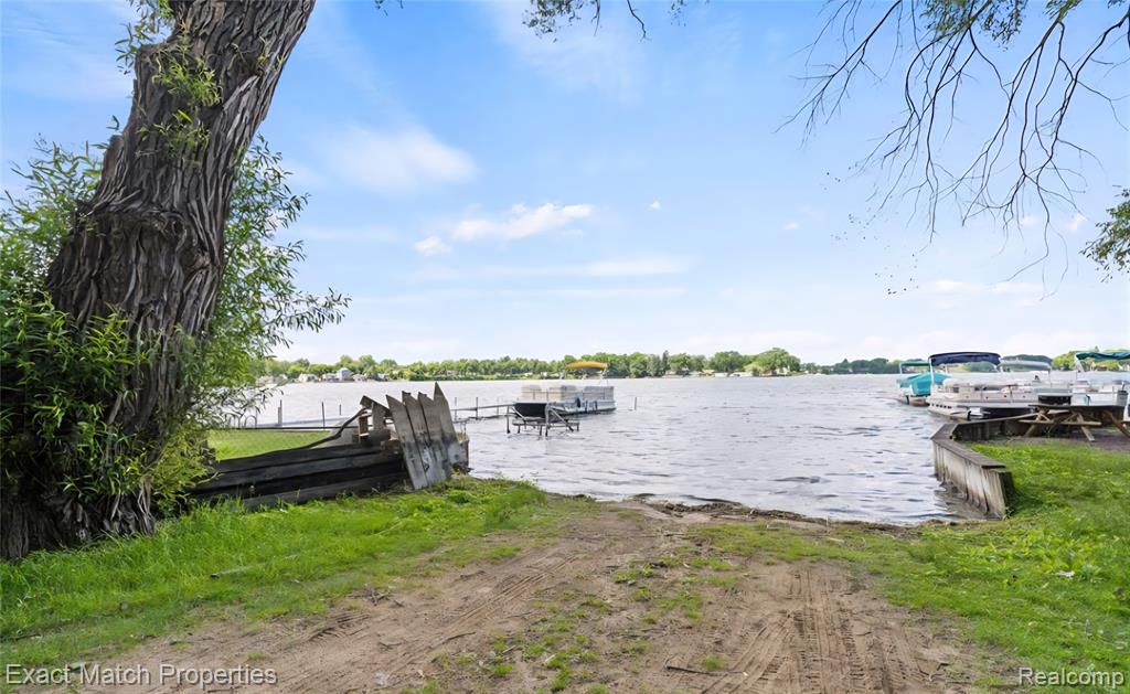 9467 Leona Street, White Lake, MI — Photo 10