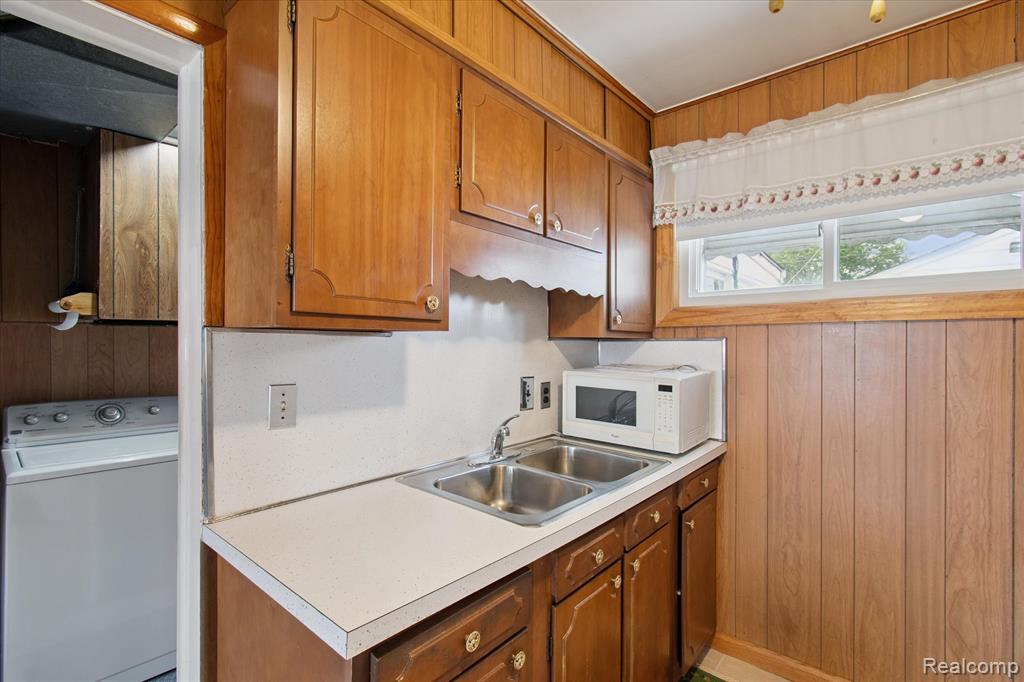 8326 Elm Street, Taylor, MI 48180 — Photo 7