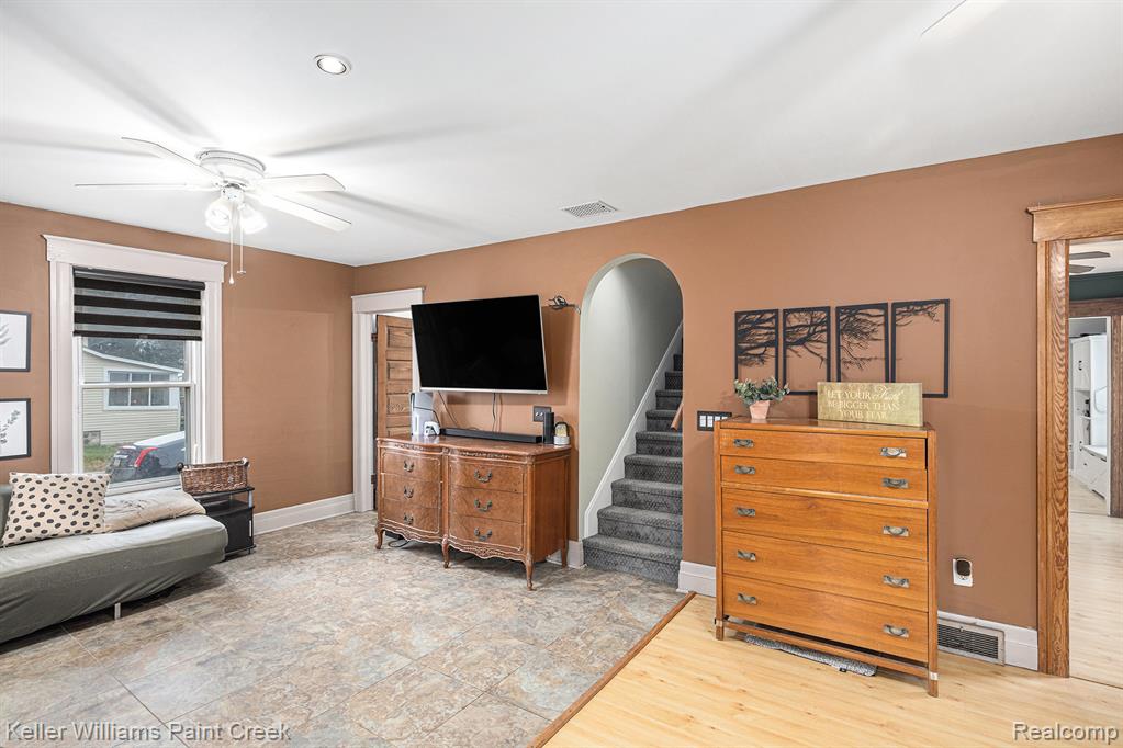 325 West Flint Street, Lake Orion, MI 48362 — Photo 3