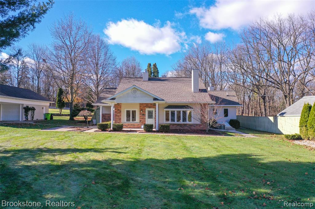 614 S East Street, Fenton, MI 48430 — front exterior