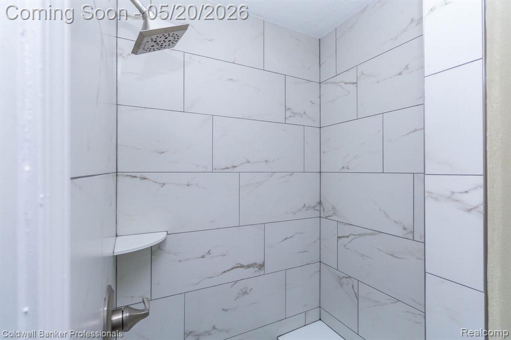 1093 Fairways Boulevard, Troy, MI 48085 — Photo 22
