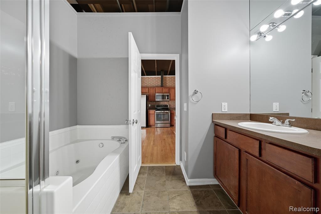 54 W Bethune Street, 44, Detroit, MI 48202 — Photo 11