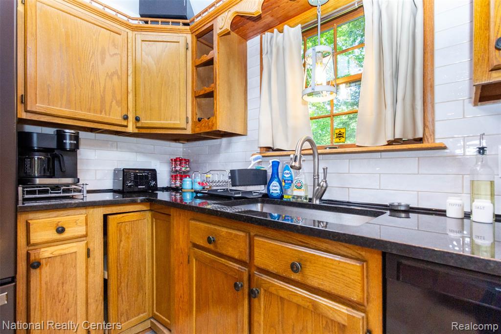 8706 Buckland Drive, South Lyon, MI 48178 — Photo 17