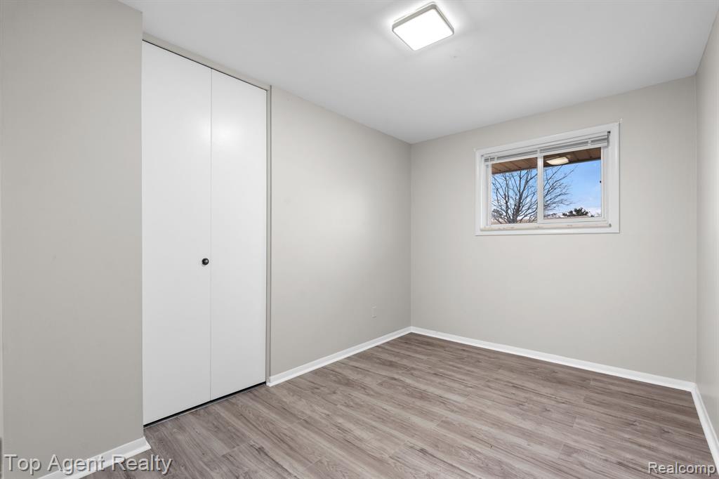 9001 Shannon Drive, Sterling Heights, MI 48314 — Photo 15