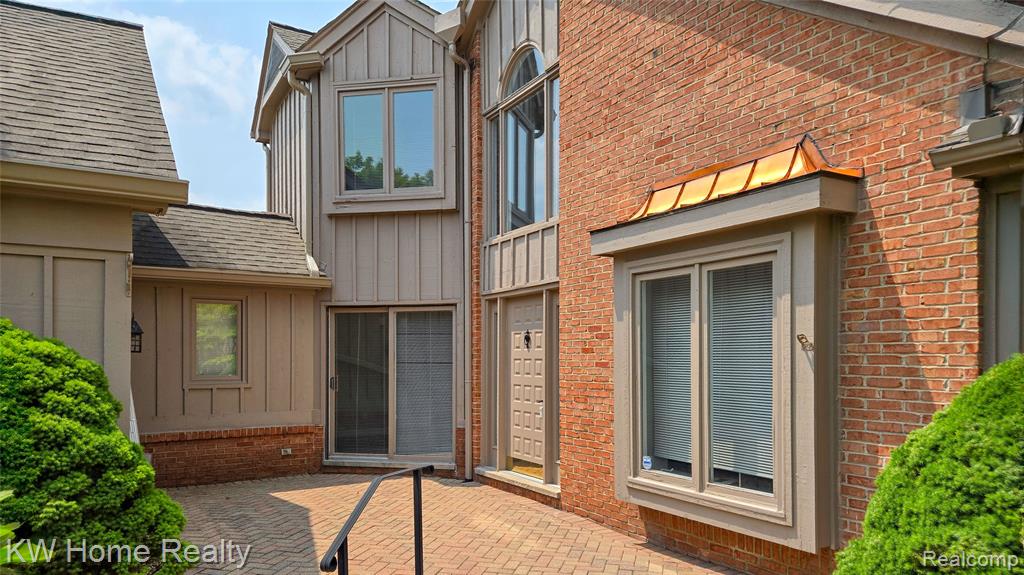 37634 Russett Drive, Farmington Hills, MI 48331 — Photo 2