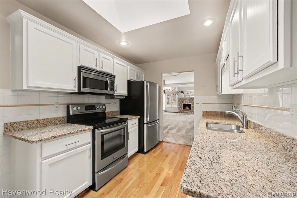 48588 Hudson Bay Court, 116, Shelby Twp, MI 48315 — Photo 17