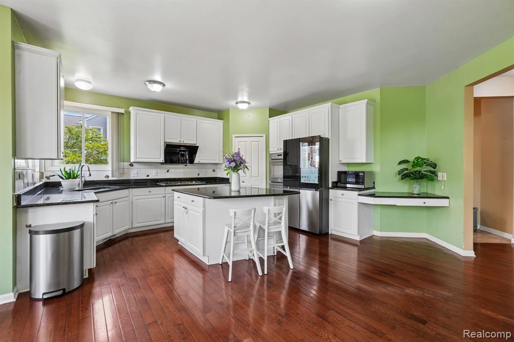 45896 Lathum Drive, Novi, MI — Photo 11