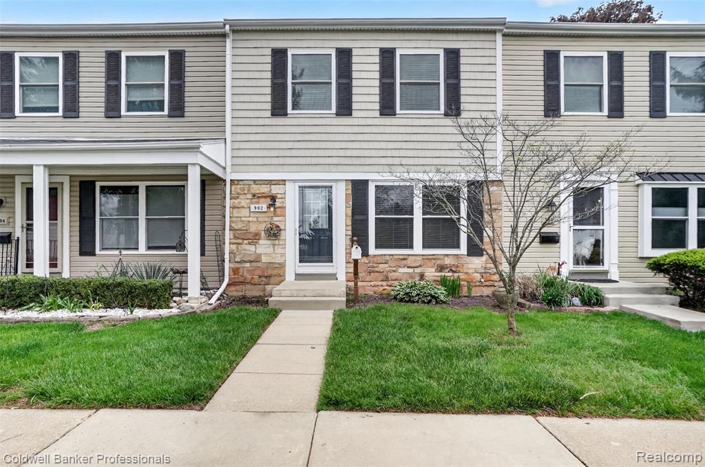 902 Little Hill Court, Rochester Hills, MI 48307 — front exterior