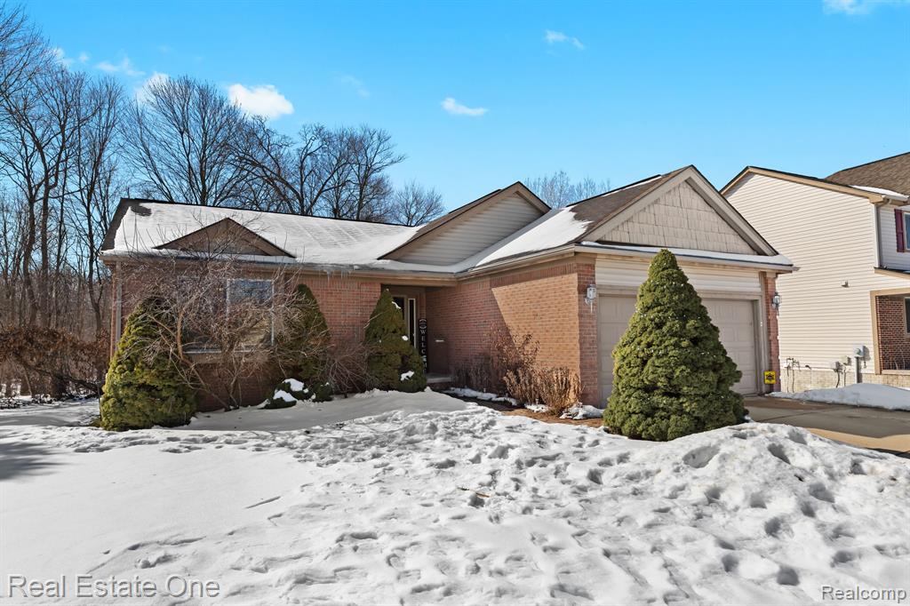 6581 WEDGEWOOD Court, Waterford, MI 48327 — Photo 2